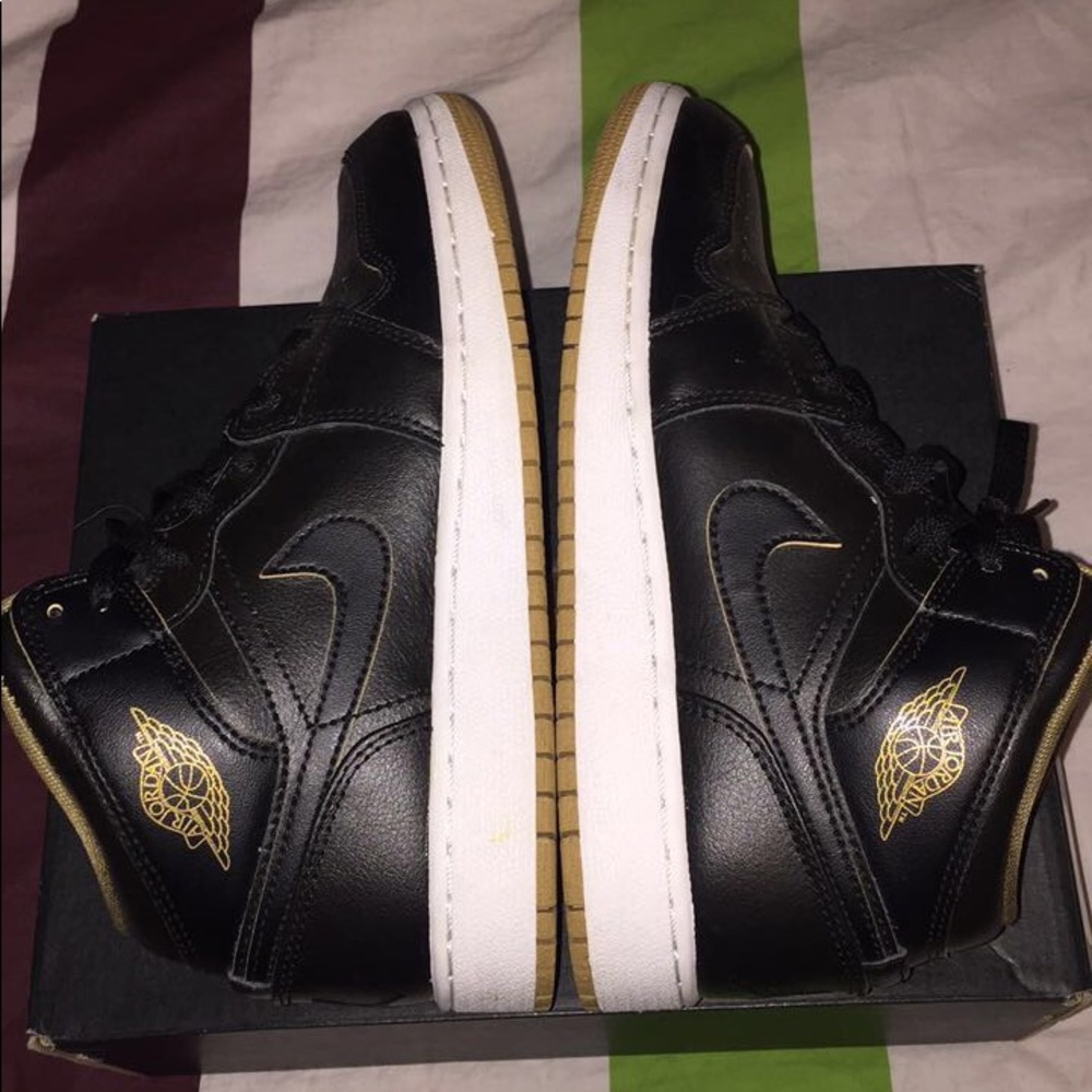 Youth Air Jordan 1, Size 5
